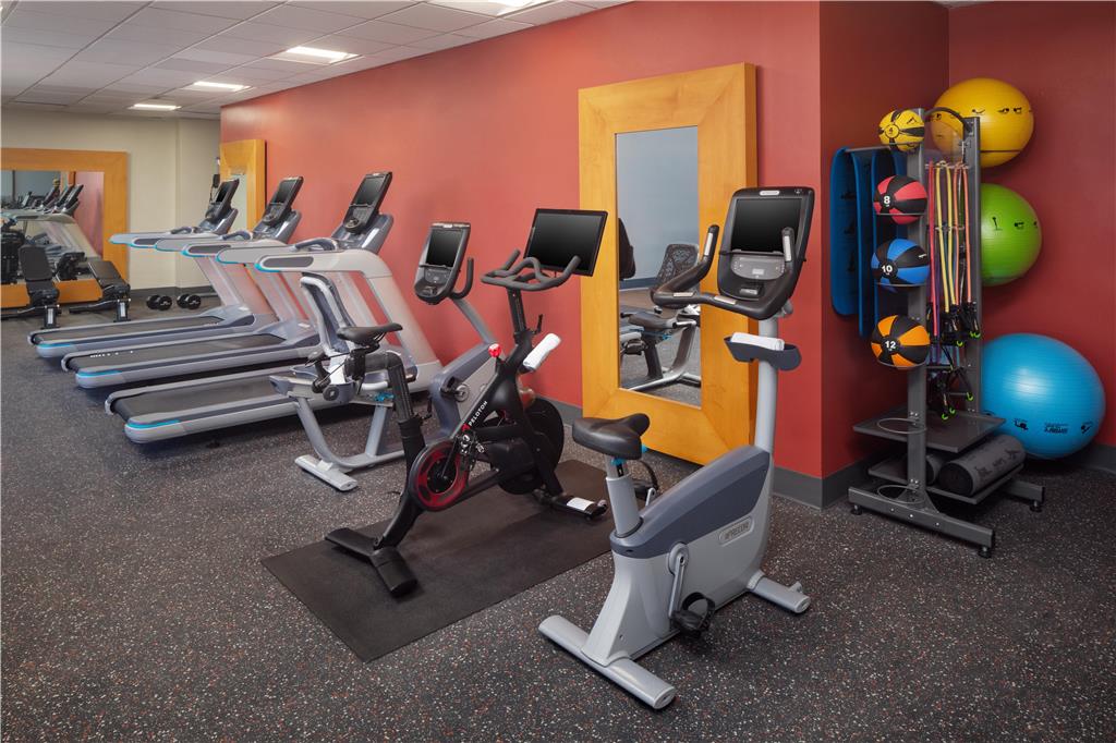 Fitness center at Hilton Arlington