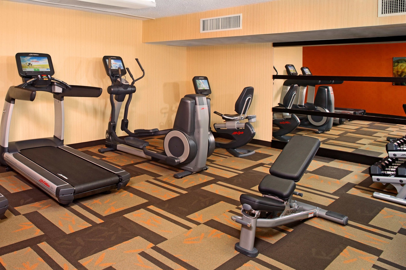 Fitness center at Courtyard by Marriott Baltimore Downtown/Inner Harbor