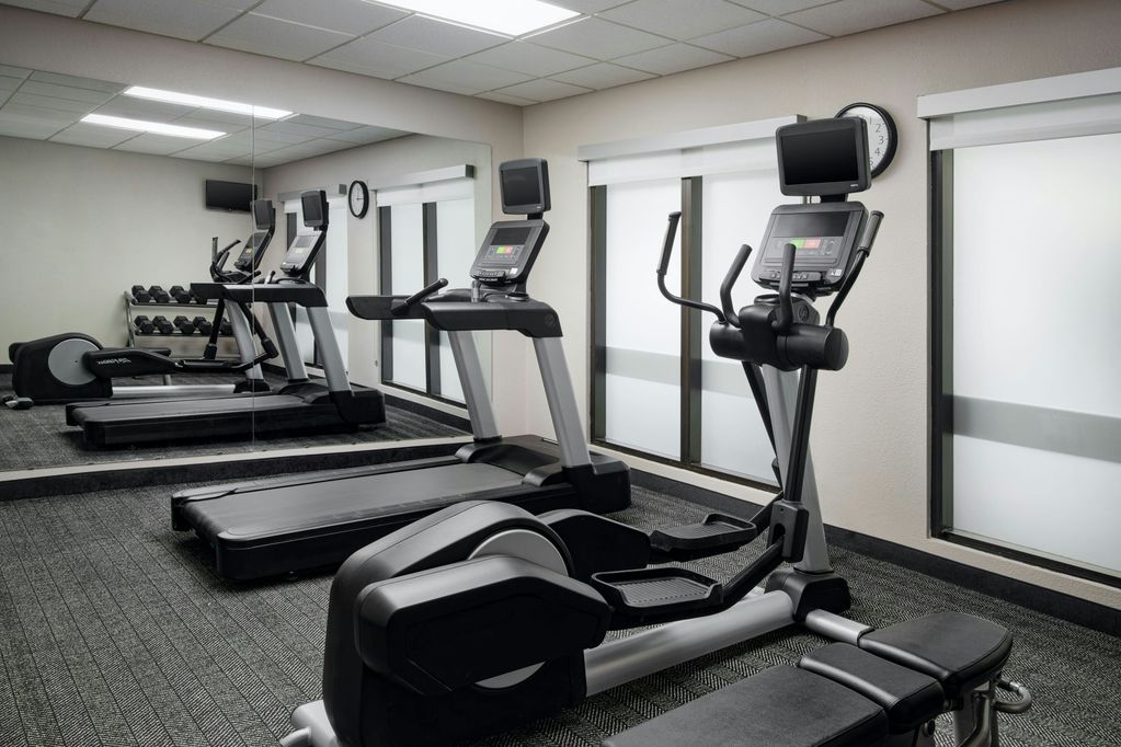 Fitness center at Courtyard by Marriott Baton Rouge South