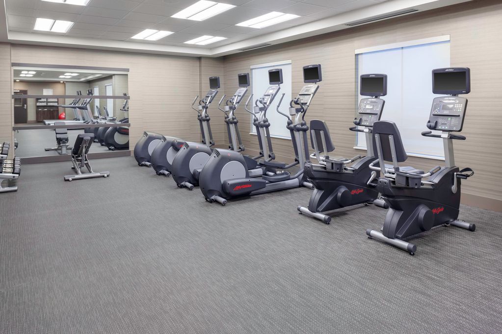 Fitness center at Courtyard Dallas Downtown/Reunion District