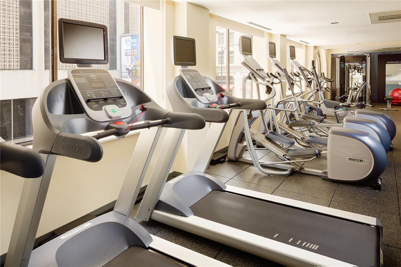 Fitness center at Hampton Inn & Suites Dallas Downtown