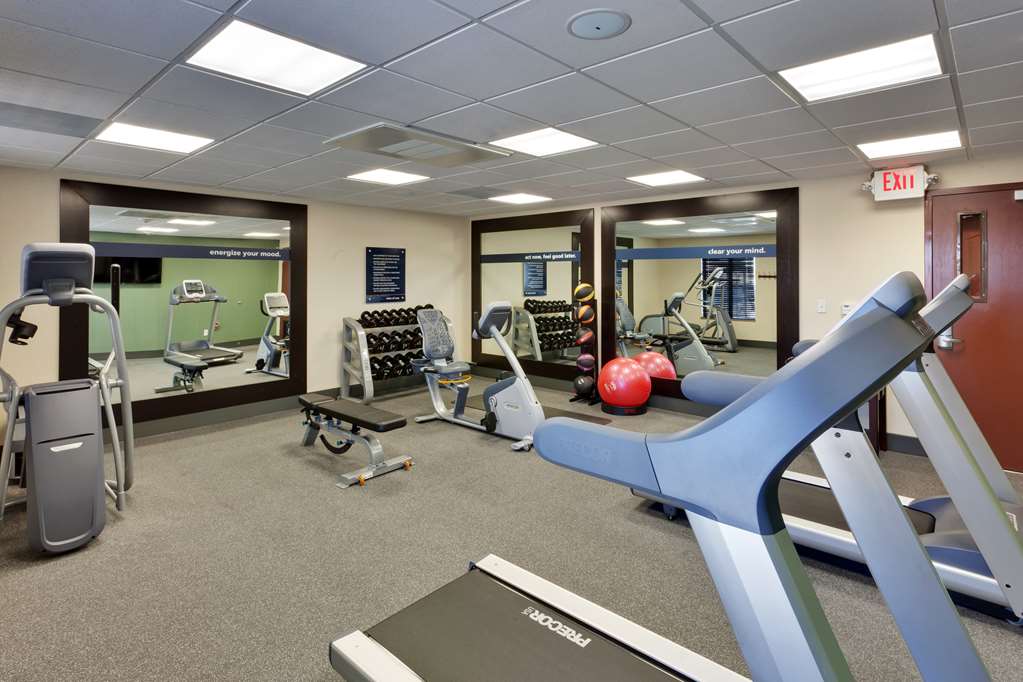 Fitness center at Hampton Inn & Suites Fresno-Northwest