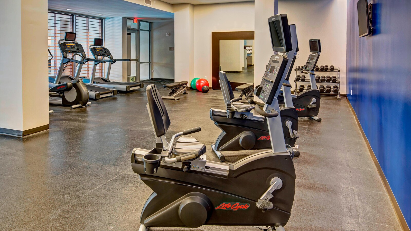Fitness center at Courtyard Kansas City Downtown/Convention Center