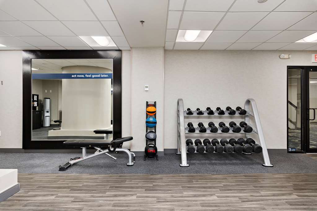 Fitness center at Hampton Inn Kansas City/Downtown Financial District