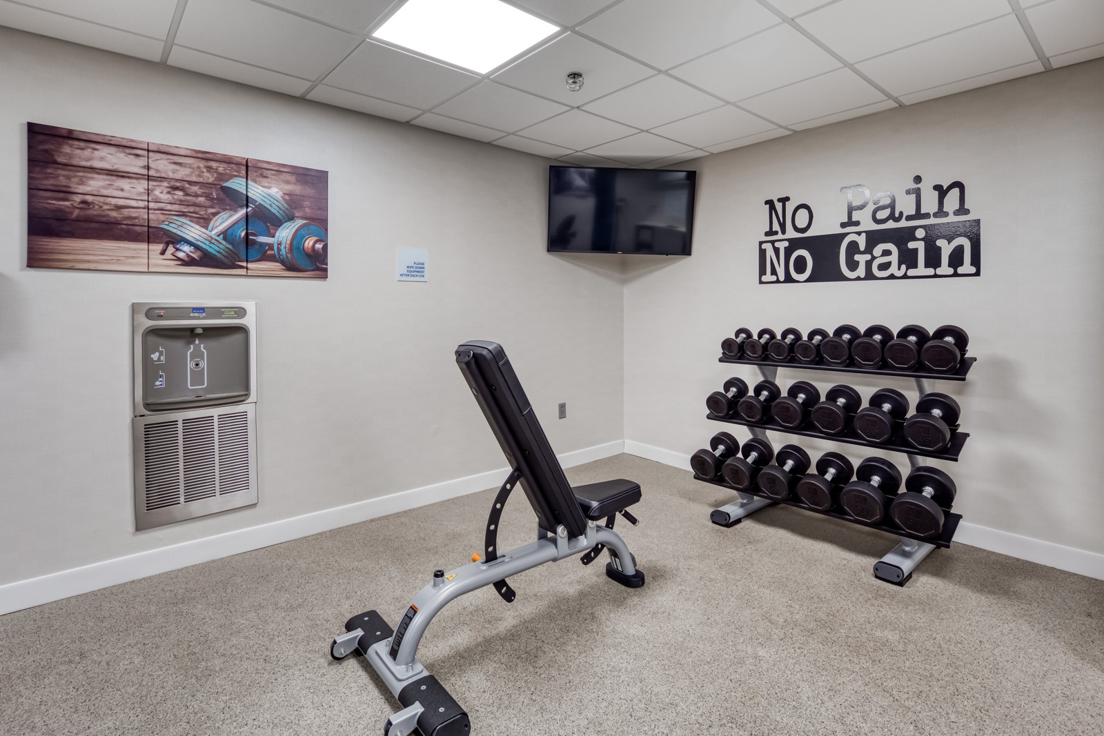 Fitness center at Holiday Inn Express Kansas City Downtown