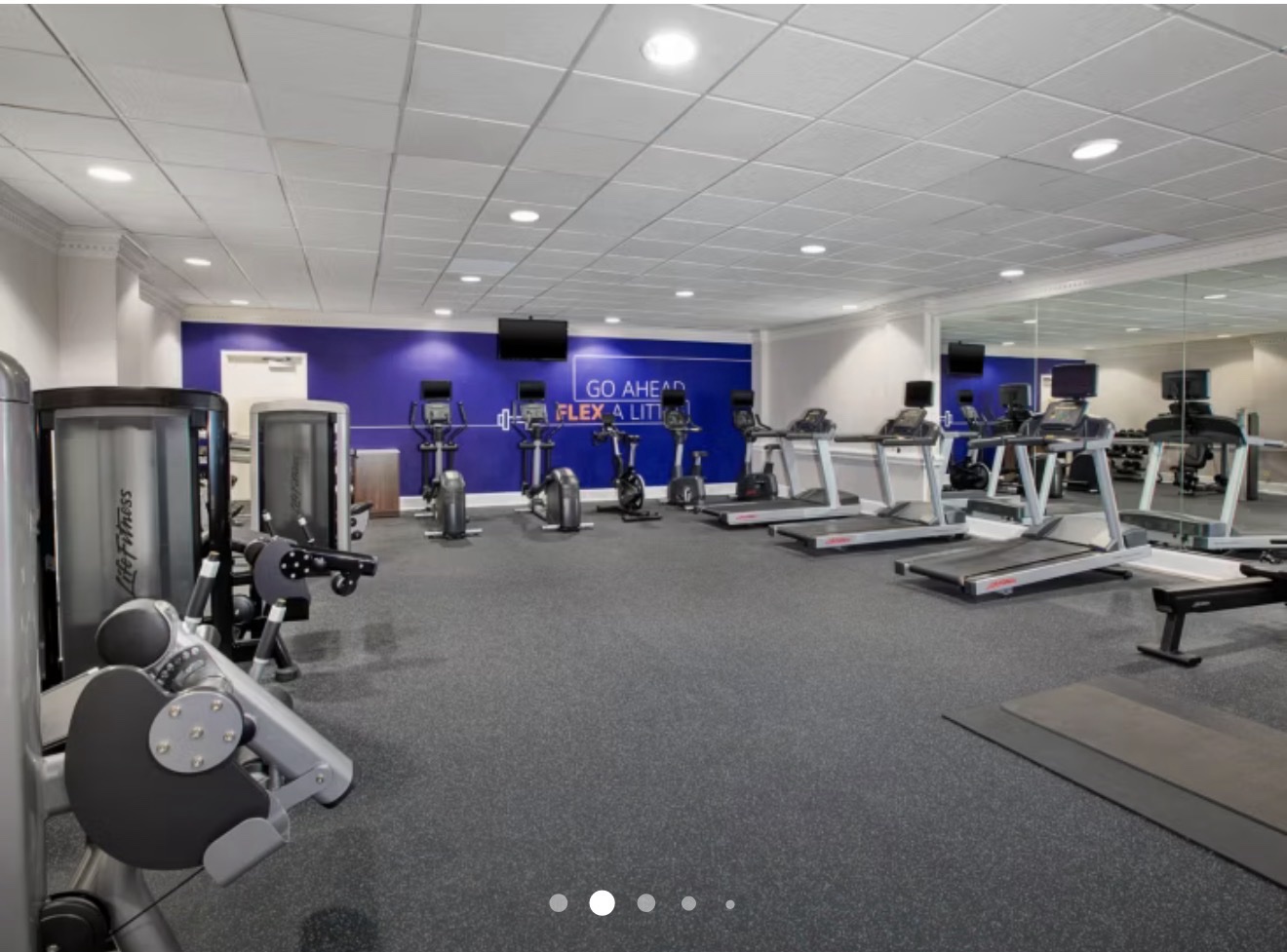 Fitness center at Holiday Inn Express Nashville Downtown – Broadway