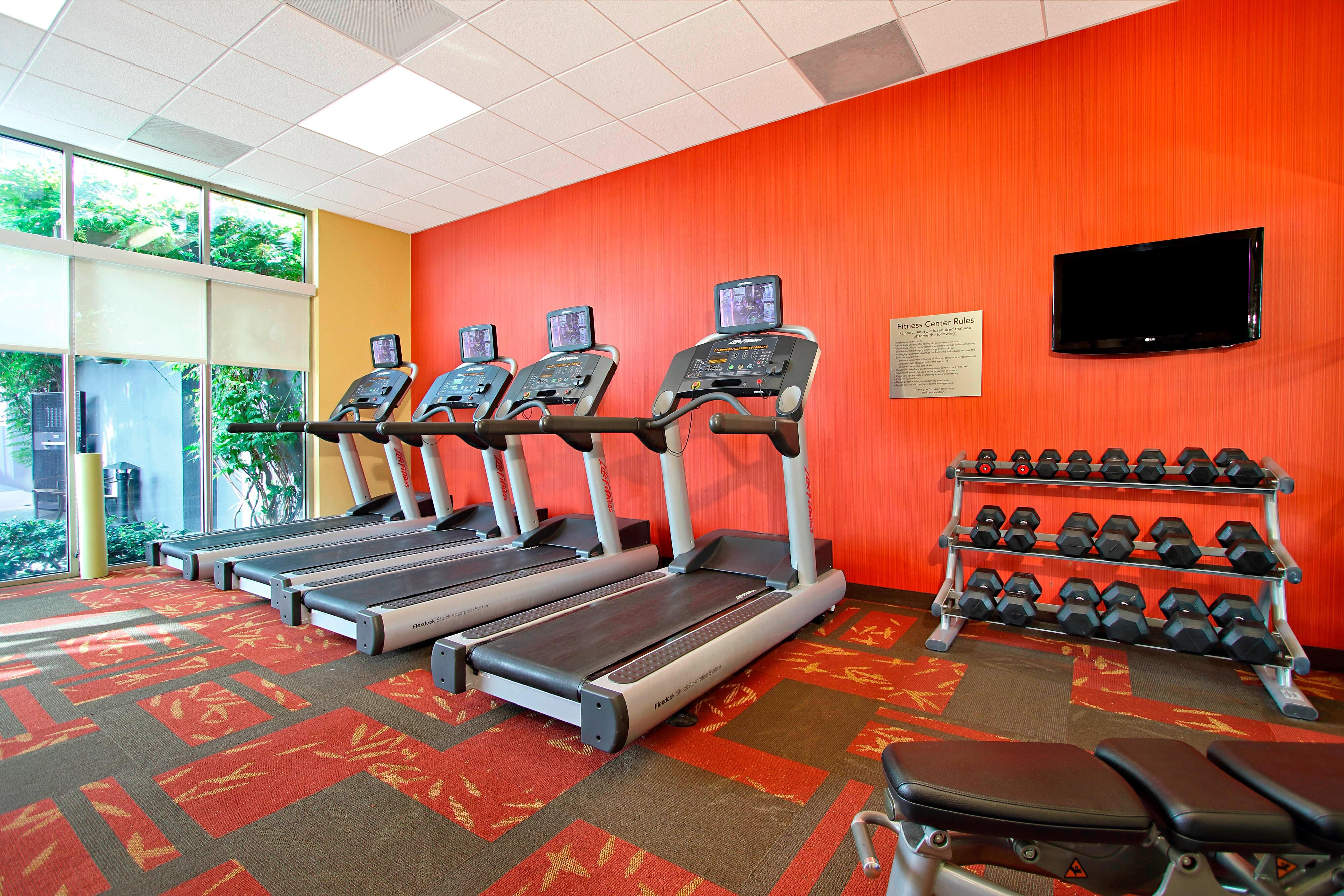 Fitness center at Courtyard Oakland Downtown