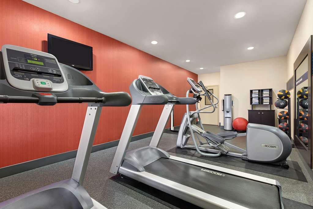 Fitness center at Hampton Inn Wichita-East