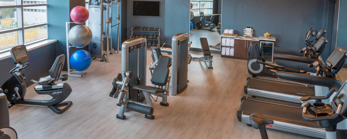 Fitness center · view 2 at Buffalo Marriott at LECOM HARBORCENTER